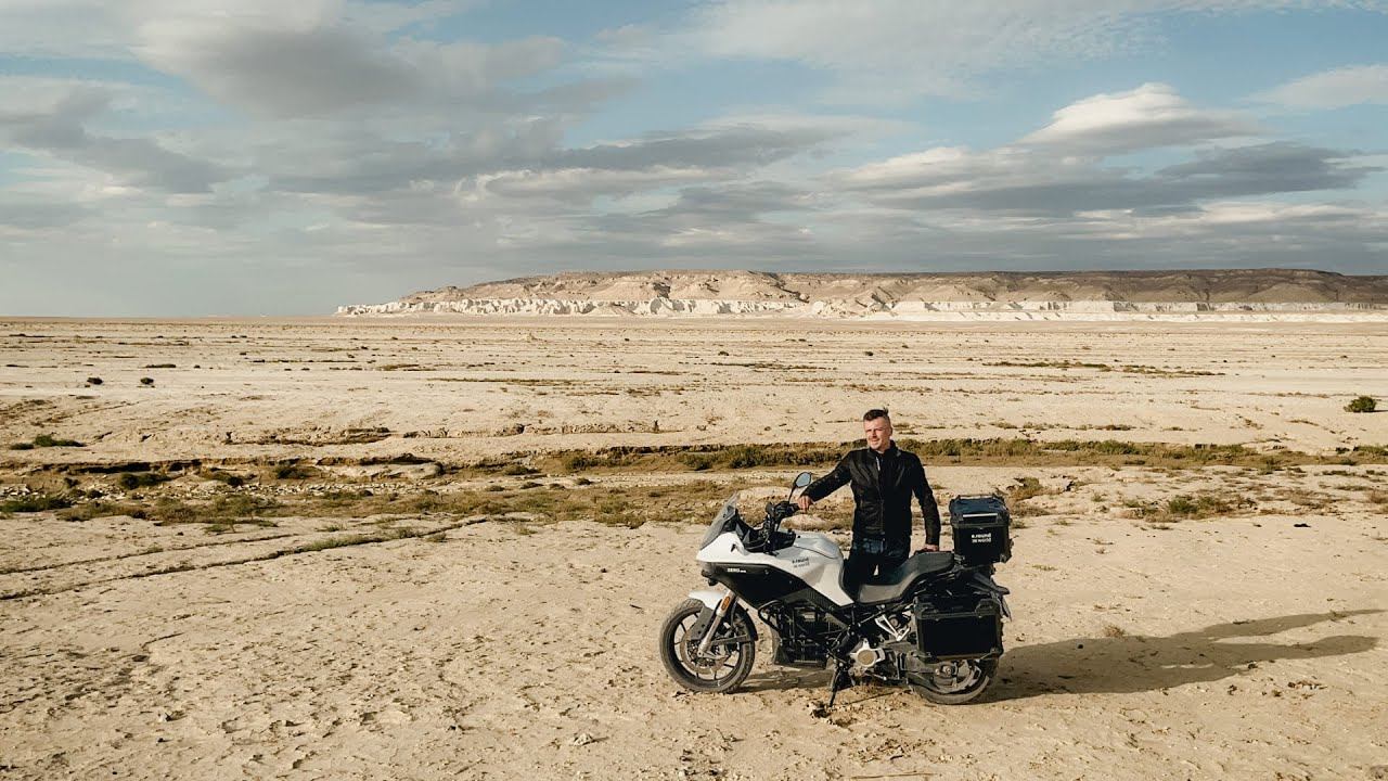 This Country Is an Ultimate E-motorcycle Test | E-round the World: Kazakhstan Crossing смотреть онлайн