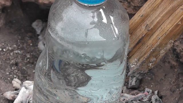 How to boil water in a plastic bottle. смотреть онлайн