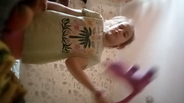 Ника и брелок