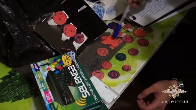 Полицейские задержали банду, промышлявшую продаже поддельных документов смотреть онлайн