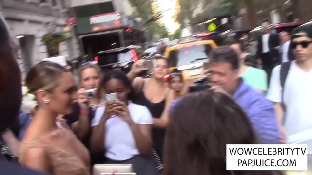 Candice Swanepoel departs from The Carlyle Hotel to the Met Gala смотреть онлайн