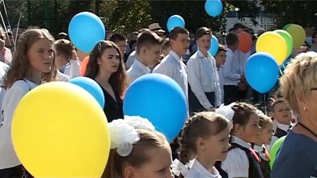 В зареченских школах 1 сентября прошли торжественные линейки смотреть онлайн