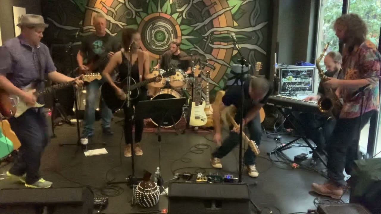 These Boots are Made for Walking, Major Kit & the Bionic Defection Cover! смотреть онлайн