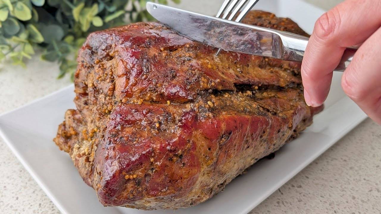 Без этого блюда у нас не обходится ни один праздник! Мясо запеченное в духовке целым куском! смотреть онлайн