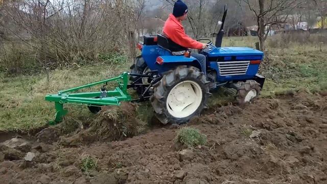 Tractor japonez Iseki la arat partea1 смотреть онлайн