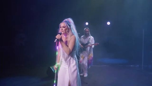 Кавер группа Зарядка живой звук смотреть онлайн