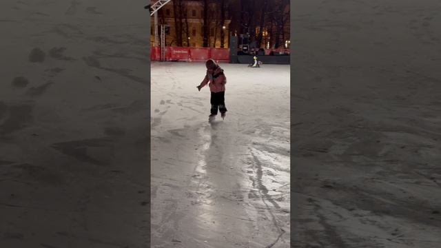 Каток в саду Эрмитаж #каток #катокмосква #эрмитаж #зима #winterfest #monicaajami смотреть онлайн