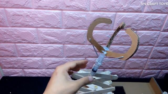 DIY Hydraulic Powered Claw Machine from Cardboard смотреть онлайн
