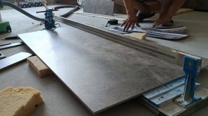 как резать крупноформатную  плитку 1,2м *60 см. Недорогим плиткорезом