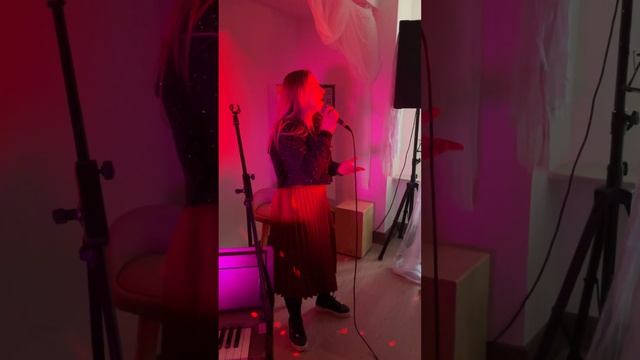 Listen Beyoncé cover смотреть онлайн