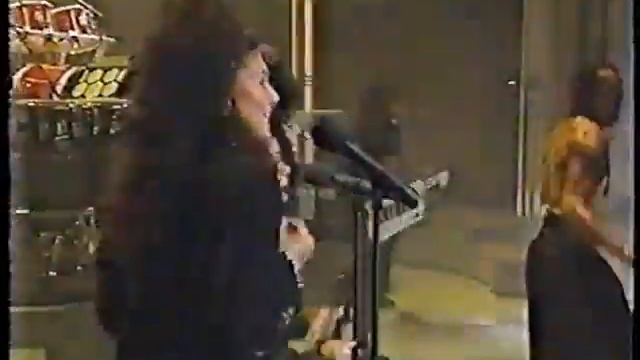 girl you know its true live смотреть онлайн