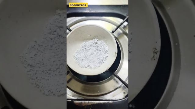 Water of Crystallization #experiments #chemistry CuSO4 смотреть онлайн