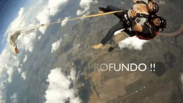MELISSA GIRALDO tandem skydive.avi смотреть онлайн