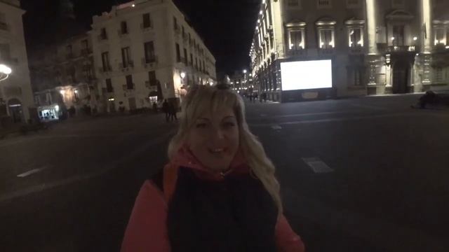 КАТАНИЯ 🇮🇹ПРИВЕТИКИ С СОБОРНОЙ ПЛОЩАДИ🙋♀️ИТАЛЬЯНСКИЕ ФРАЗЫ😉 смотреть онлайн