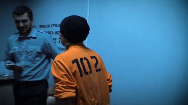 Заключенные пьют мерзкие жидкости смотреть онлайн