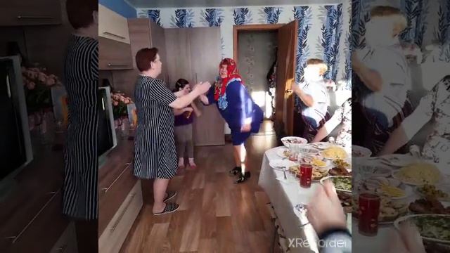 На юбилее у подруги. Восемь девок один я. смотреть онлайн