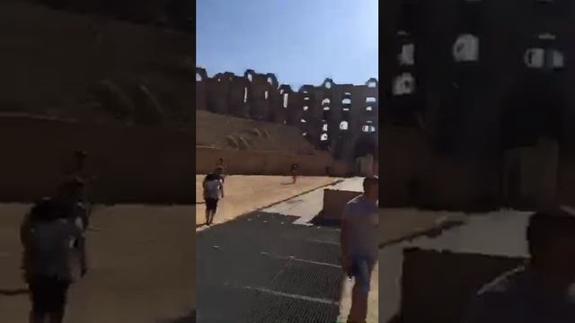 Развалины, почти Колизей. смотреть онлайн