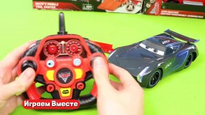 Играем в машинки ! Машинка на пульте управления из мультика ТАЧКИ !