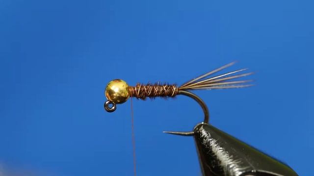 Świetna nimfa brązka z jeżynką CdC - Pheasant Tail Jig Nymph - Fly tying flies for trout смотреть онлайн