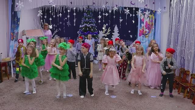 Новогодний Праздник в детском саду. смотреть онлайн