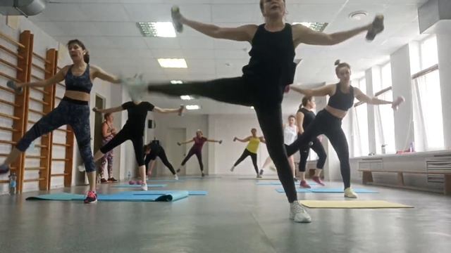 силовая тренировка круговая на месте 10 упражнений по 1 минуте 3 круга смотреть онлайн