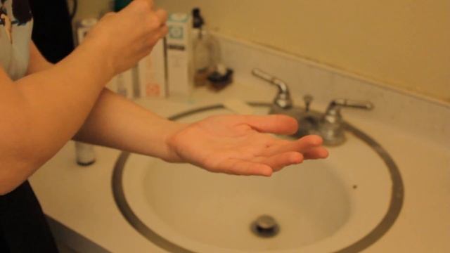 How to Brighten Skin with the Vitamin C Serum 20 with Hyaluronic Acid by OZNaturals смотреть онлайн