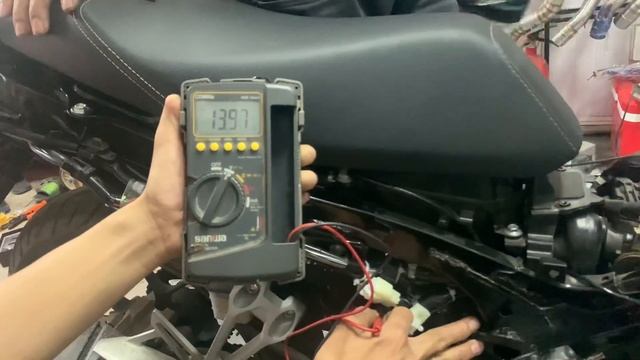 Honda winnerX thay đèn bi cầu xenon + lên sạc tại ĐỘ XE THÀNH CÔNG PAST 1 смотреть онлайн