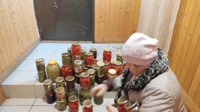 Перевезла банки //Мои запасы в погребе// смотреть онлайн