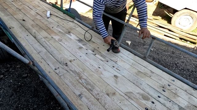 СРОЧНО готовлю прицеп ПС-2.0 для сена. Меняю дно, скоро сенокос. смотреть онлайн