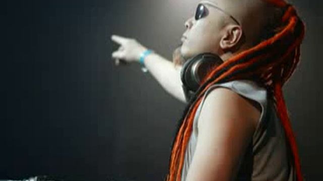 Yoji Biomehanika - Now Or Never (DJ Shredda Remix) смотреть онлайн