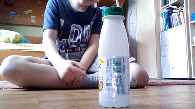 Bottle flip challenge - Бутылка воды челлендж! смотреть онлайн