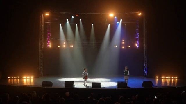 Ксения Прибыткова и Таисия Петрова - “Мама, купи песика” смотреть онлайн