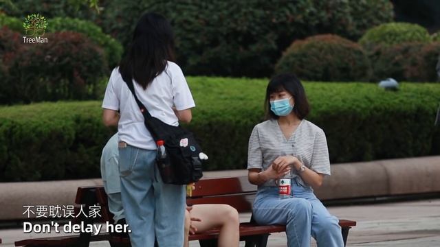 Girl Wants to Get Married Is Abused by Boyfriend | Social Experiment 痴情女孩被男友粗暴对待，路人忍无可忍：你个渣男！（社会实验） смотреть онлайн
