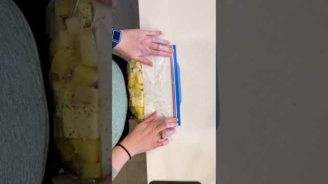 Sous vide mashed potatoes! https://aducksoven.com/recipes/the-creamiest-sous-vide-mashed-potatoes/ смотреть онлайн