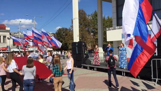 песня "Наш Крым". Флеш-моб в честь Дня флага и герба Крыма смотреть онлайн