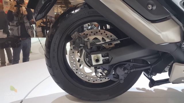 Eicma 2016 : Le nouveau Yamaha T-Max ! смотреть онлайн