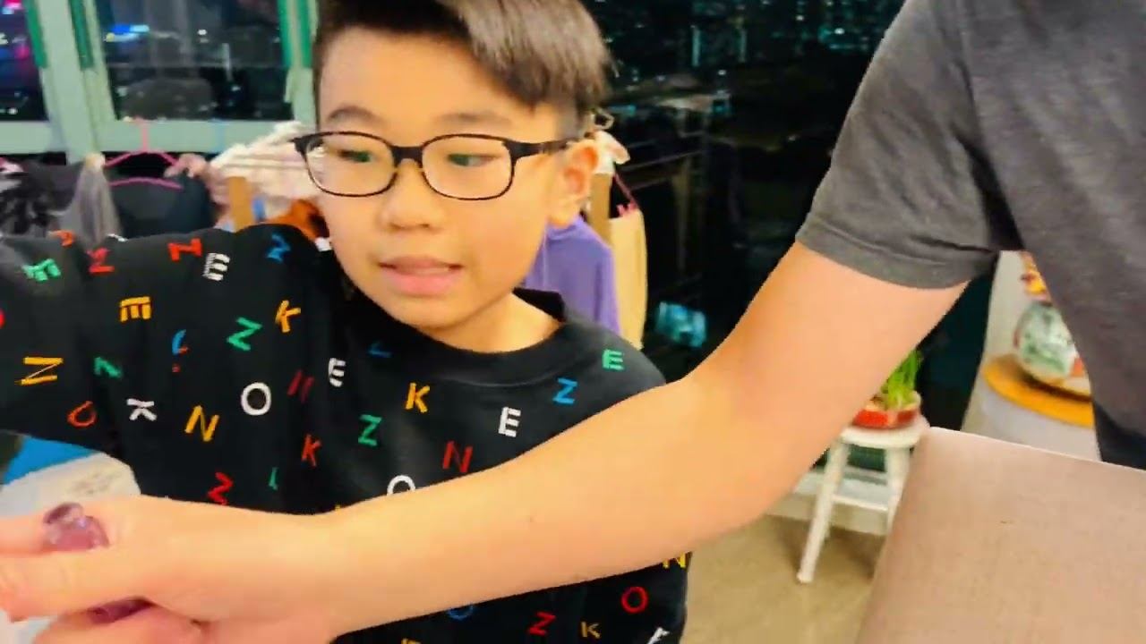 Unboxing LG stanbyme!! It’s my parents who ask me too! смотреть онлайн