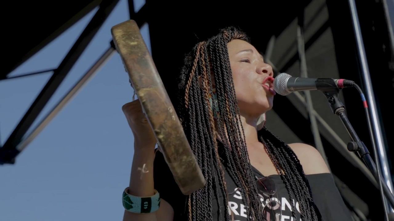 Martha Redbone – “Drums” смотреть онлайн