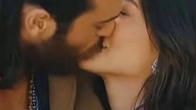 Secret Romance in Paris: Can Yaman and Demet Özdemir's Covert Meetings Revealed смотреть онлайн