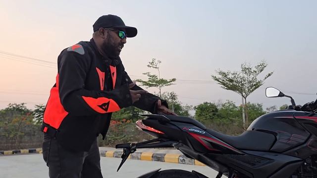 2024 Bajaj Pulsar N250 Walkaround Review | 4 New Updates смотреть онлайн