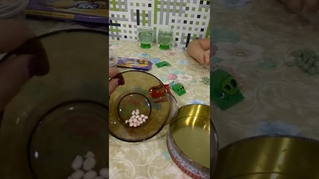 Челендж НЕ ЗАПИВАЯ ВОДОЙ!!!! НЕ ВЫДЕРЖАЛИ, ОЧЕНЬ ТЯЖЕЛО БЫЛО)) смотреть онлайн