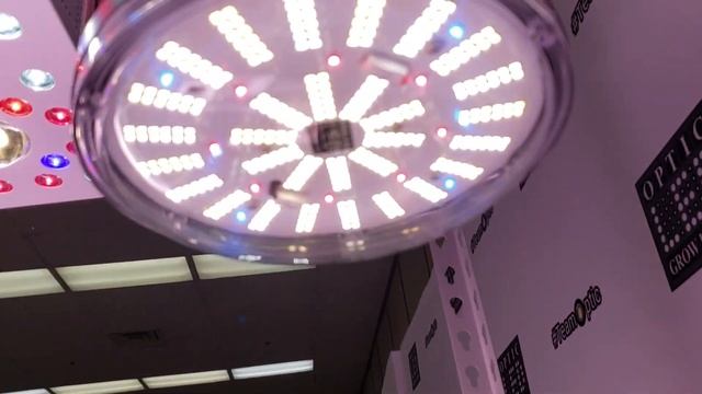 3 New Lights unveiled at Cannacon - - Optic 300VEG Vertical Farming LED смотреть онлайн