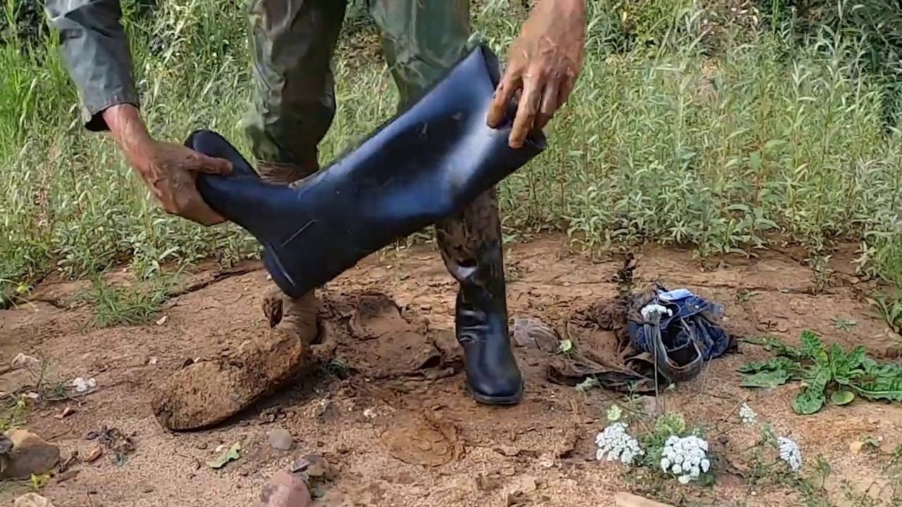 Muddy nora anton, riding rubber boots and rainwear in mud 3 смотреть онлайн