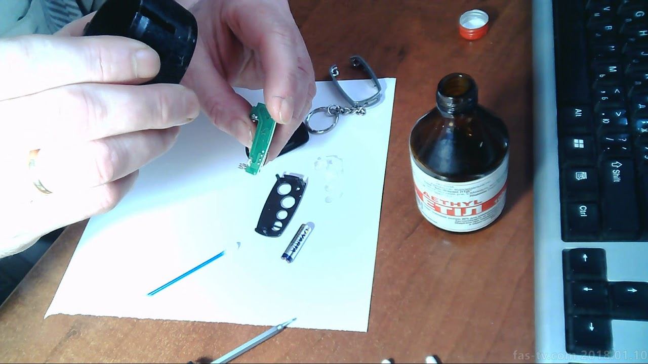Как заменить батарейку в пульте смотреть онлайн