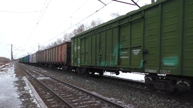 2ЭС6-633 "Синара" с грузовым поездом смотреть онлайн