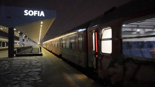 КПВ 50233 София-Дупница потегля привечер от Централна гара, начело с "Цар Симеон Велики" 80 042... смотреть онлайн