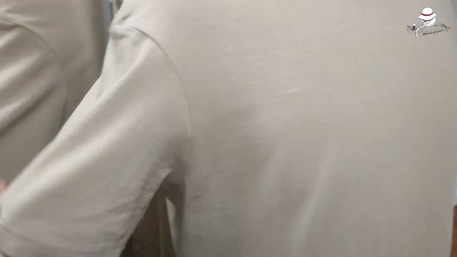 Футболка смоделирована по мужской базовой основе! С умеренной свободой. Немного спущенным плечом. смотреть онлайн