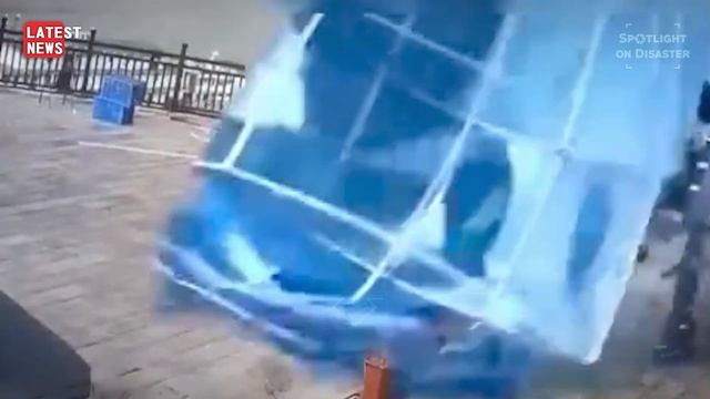China was suddenly hit by storms, heavy rain, and hail - Strong Rain storm in Ganzhou City смотреть онлайн