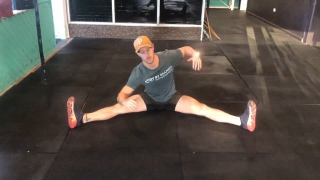 Straddle QL Stretch (Quadratus Lumborum) смотреть онлайн
