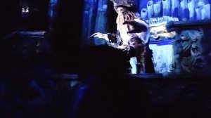 Очень атмосферный аттракцион в Шанхайском Диснейленде "Пираты Карибского моря"